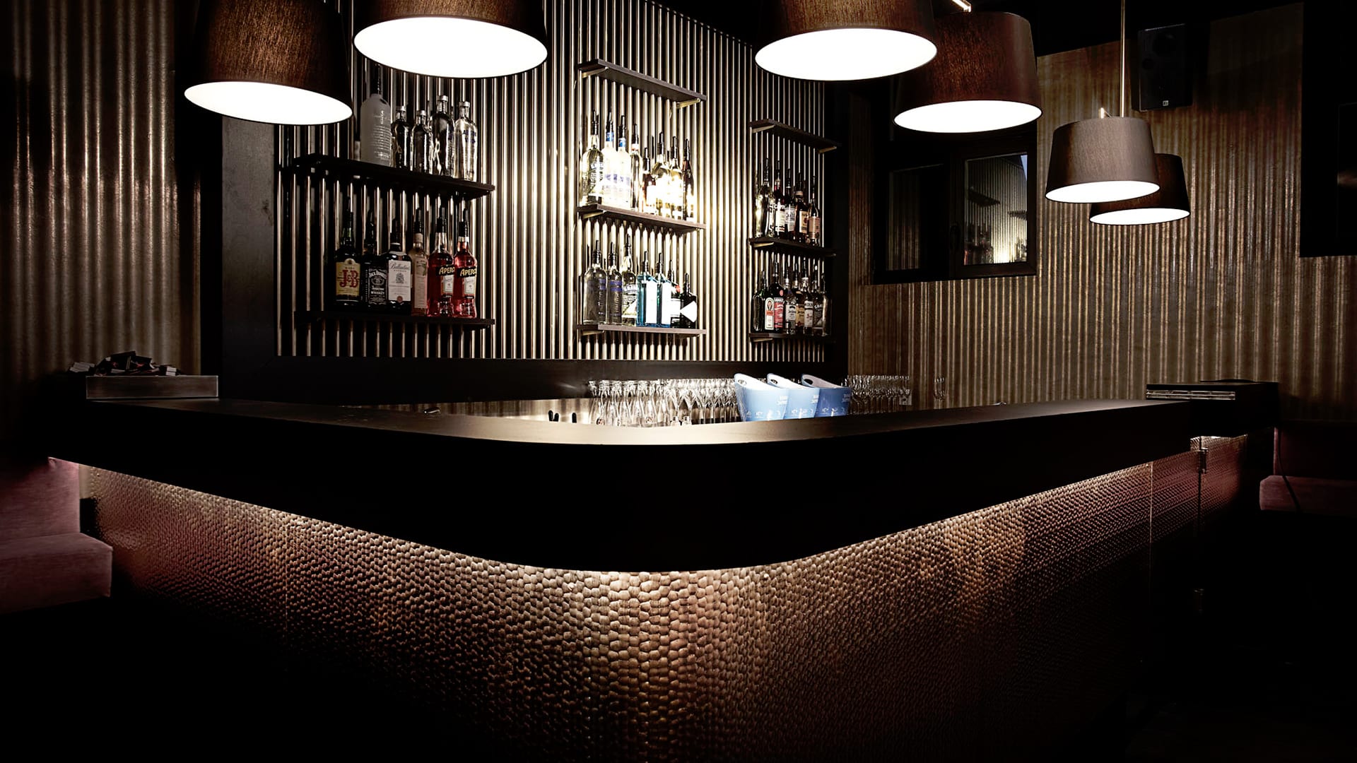 Hanoi-Bar-Design-Innenaustattung-01
